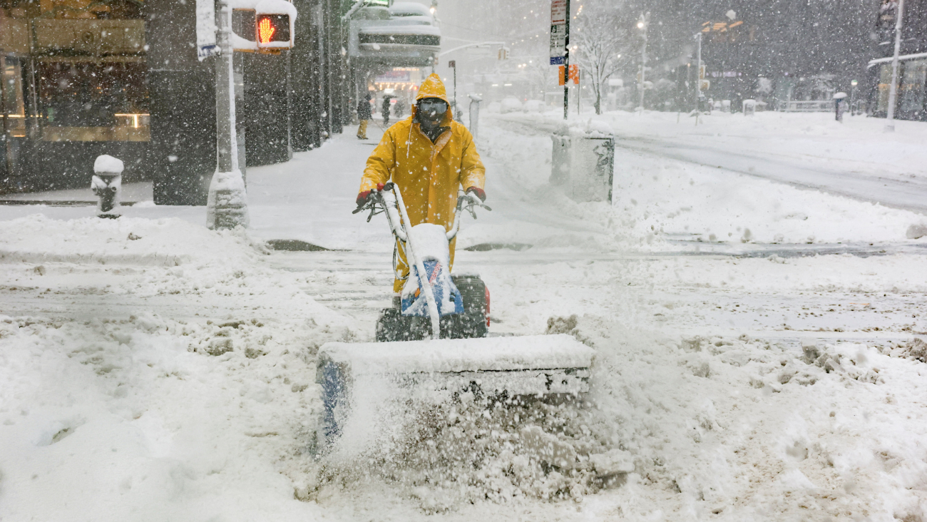 Trabajo quitando nieve en Nueva York: cuánto pagan y requisitos para aplicar
