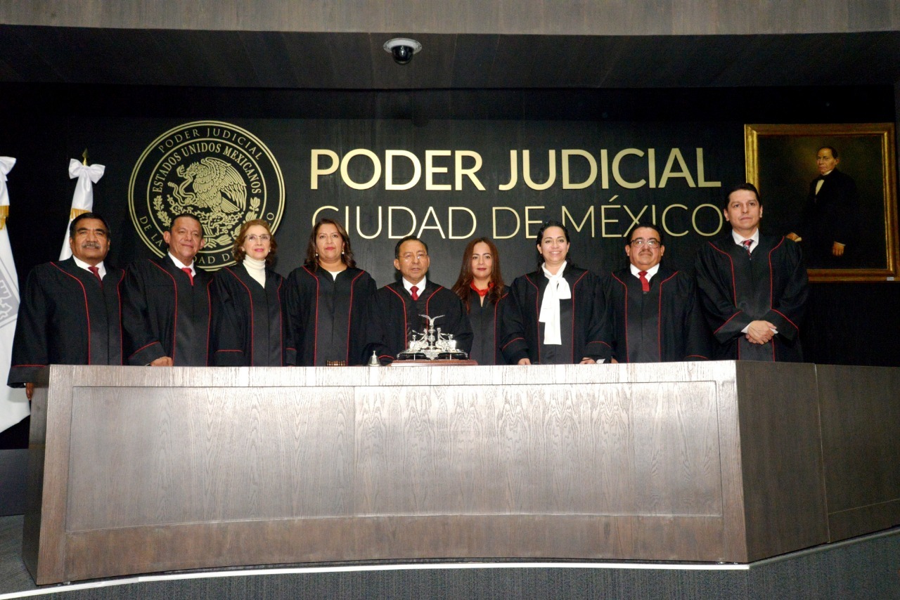 Imponen toga a 8 nuevos magistrados del Poder Judicial de CDMX