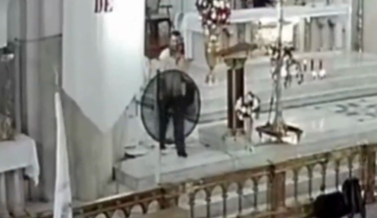 VIDEO: ¡Ni los religiosos se salvan! Roban templo y se llevan anillo sacerdotal de la iglesia del Perpetuo Socorro