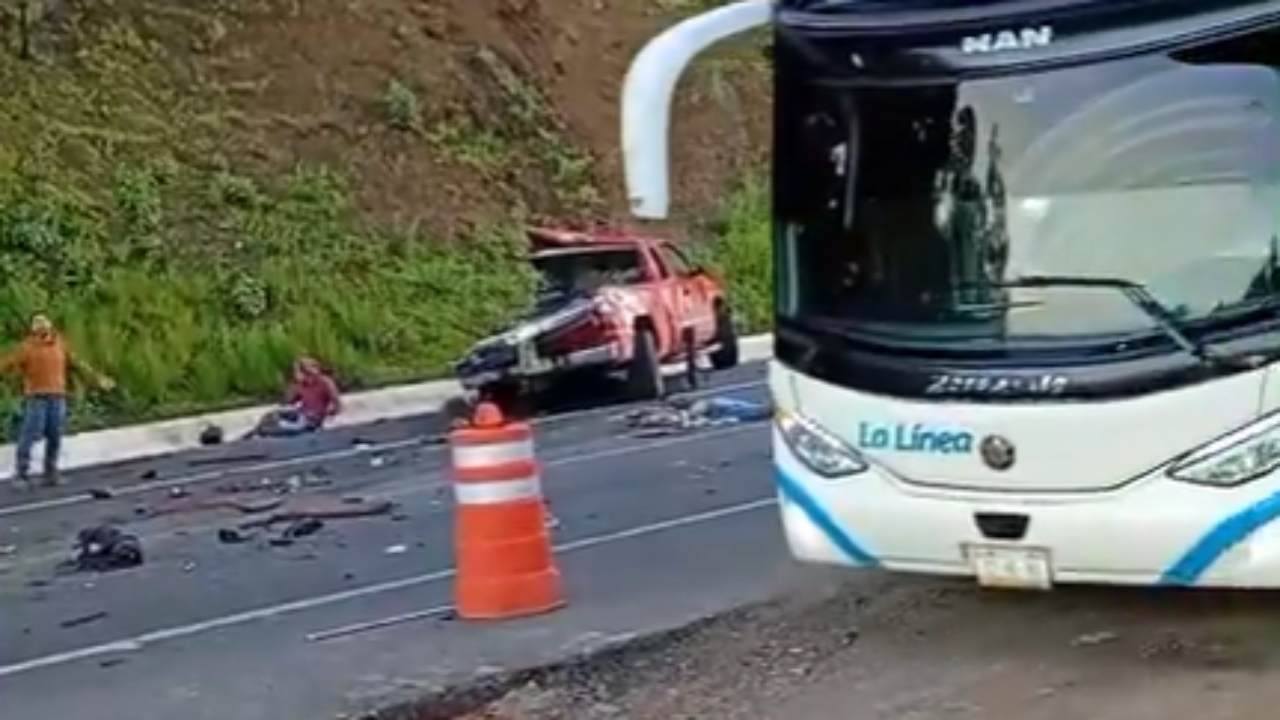 Tragedia en la autopista Siglo XXI: 6 muertos y 2 heridos tras choque ...