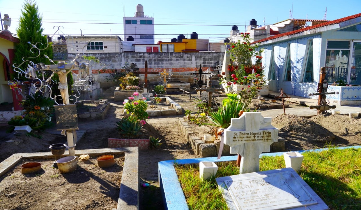 VIDEO: Retienen a presunto ladrón de cruces en panteón de Texmelucan HOY