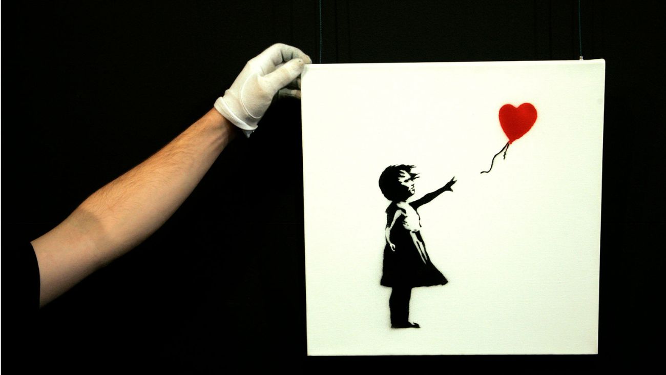 Revelan supuesta identidad de Banksy; abogado dice que esto pone “en peligro” al artista