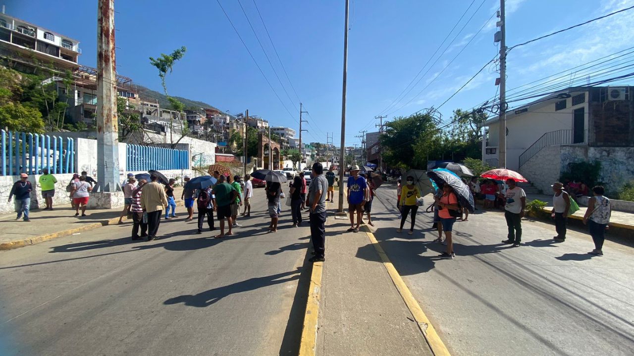 Bloqueo en la Ruiz Cortines por falta de agua