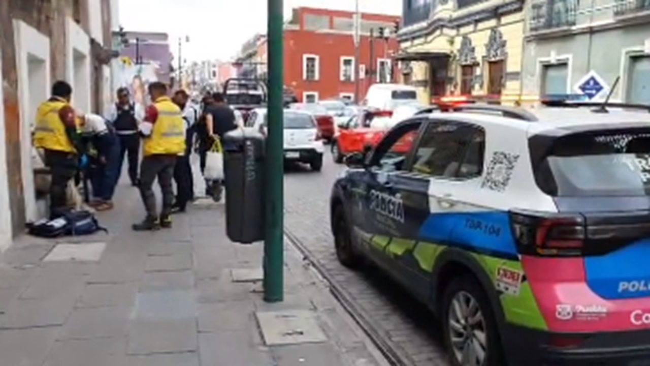 Choque entre patrulla y transporte público deja lesionados en bulevar 5 de Mayo