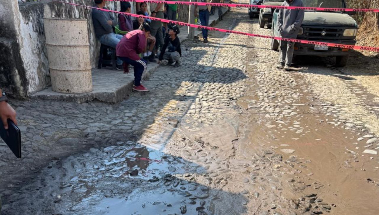 VIDEO: Falla geológica aparece en Jalisco, agua hirviendo y vapor salen