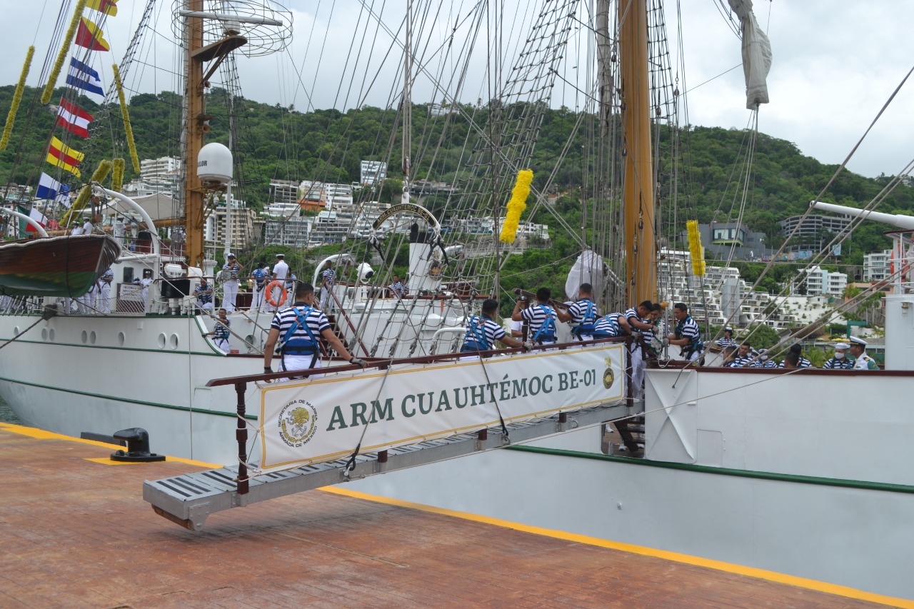 Llegó a Acapulco el Buque Escuela Velero Cuauhtémoc - Vimarsana News