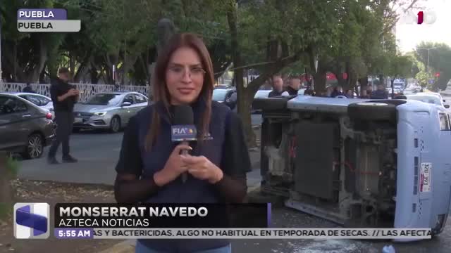 Aparatosa volcadura de auto provoca tráfico en 43 Oriente