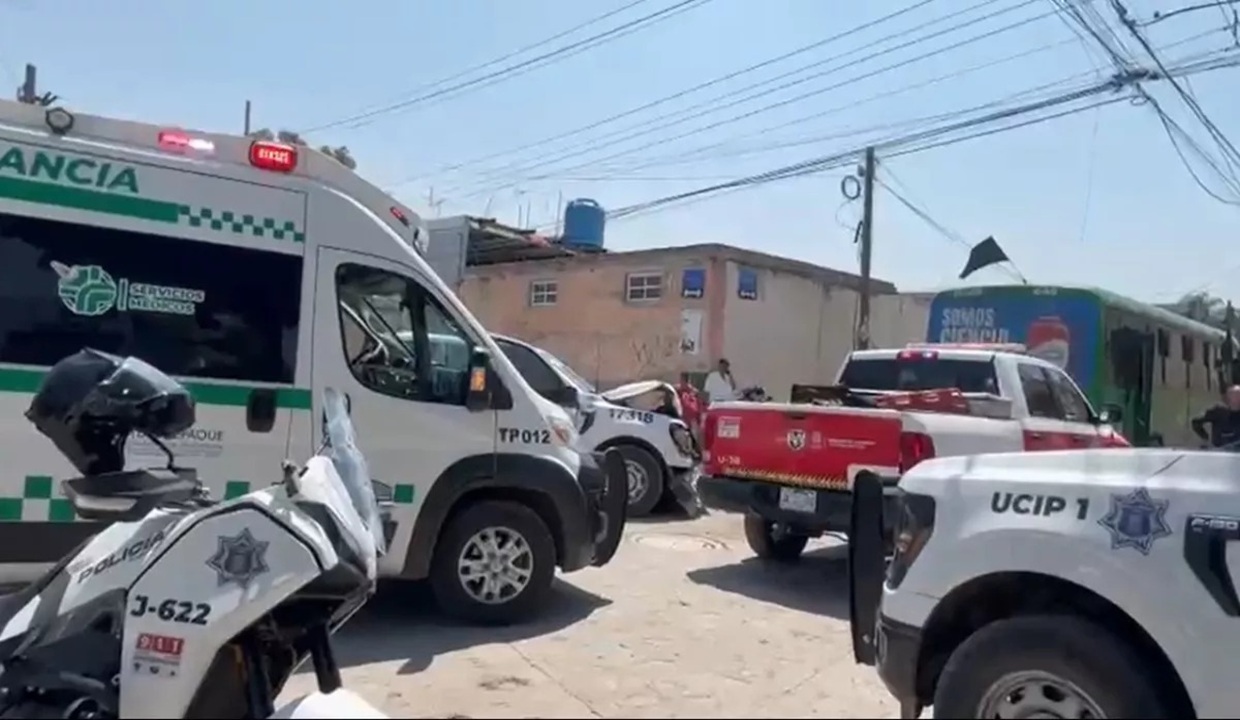 VIDEO: FUERTE CHOQUE entre patrulla y transporte público deja cinco heridos