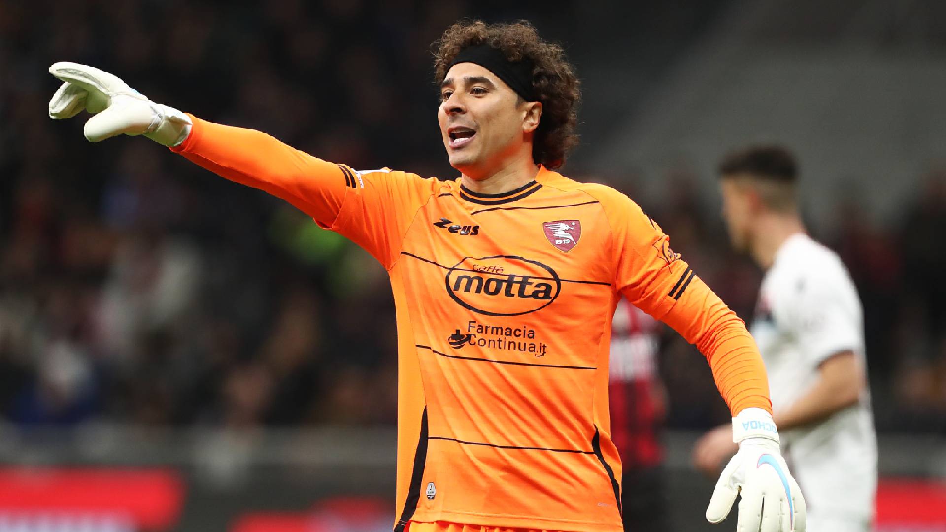 Guillermo Ochoa hablo en italiano ante la prensa