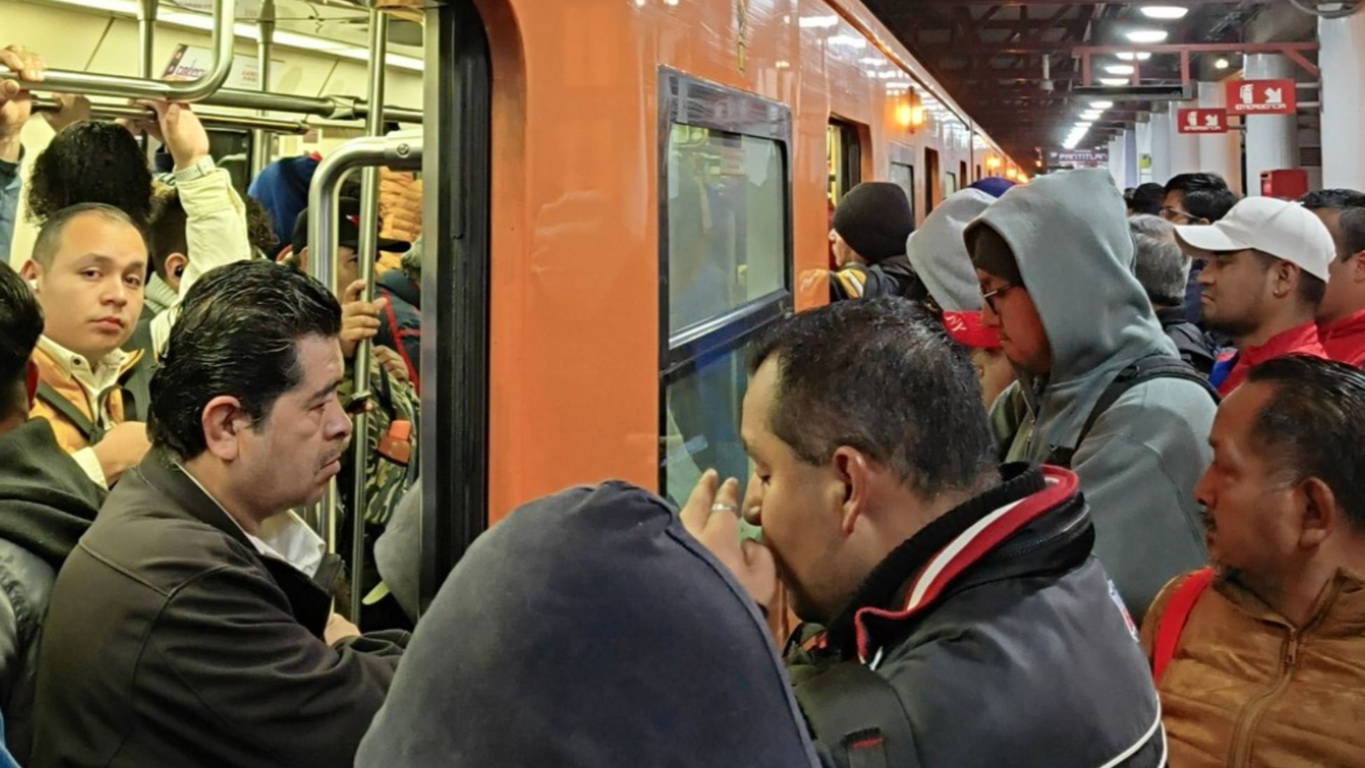 Línea 1 del Metro CDMX saturada al igual que la A y 4 este miércoles
