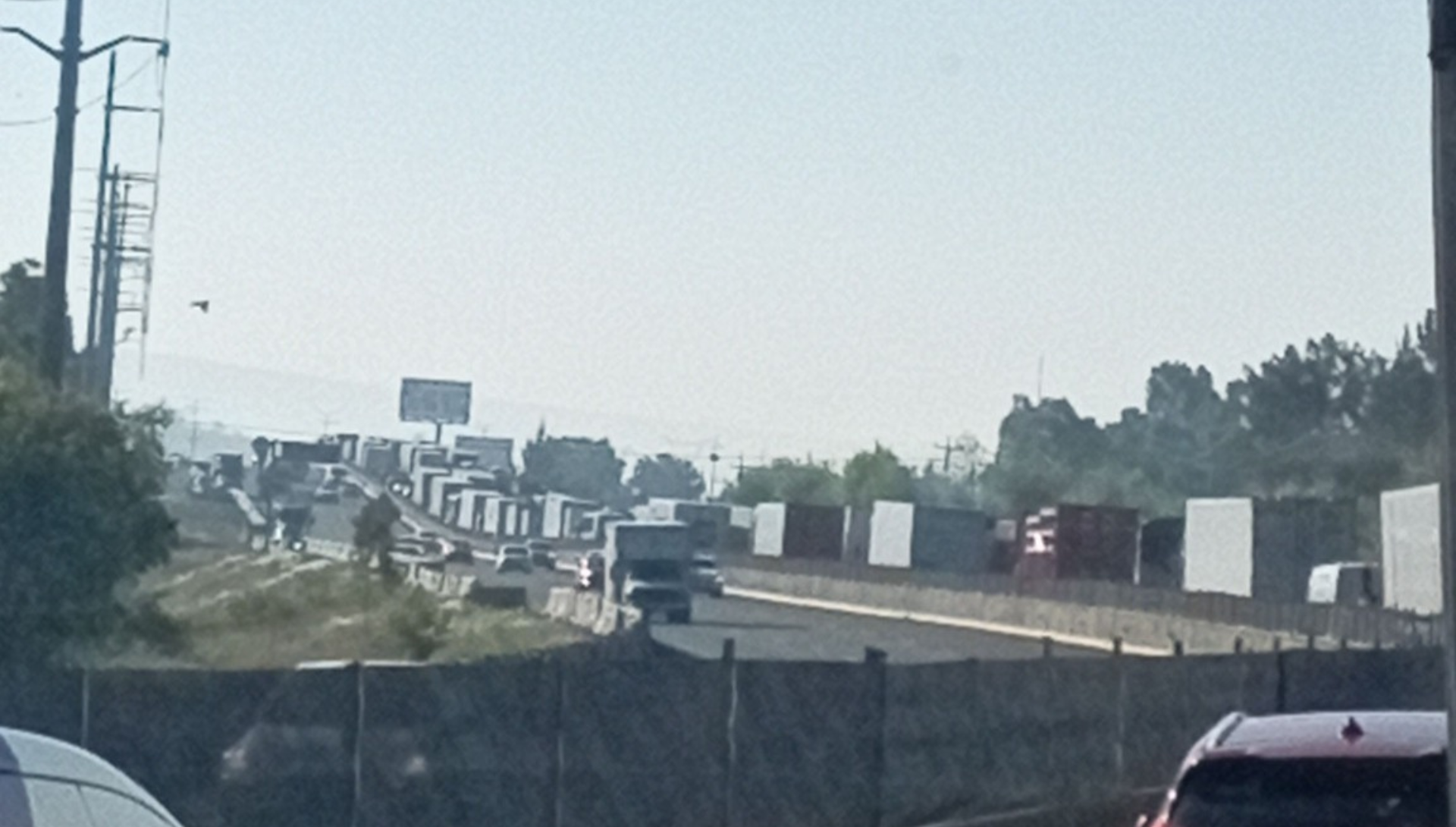 IMÁGENES: Reportan caos y cierre en la autopista México-Puebla hoy jueves; vías alternas