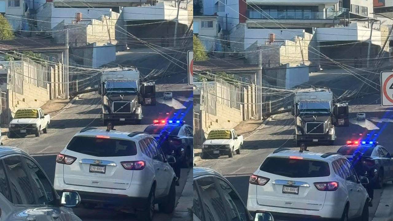 Colonia Juárez en Tijuana se queda sin luz debido a un accidente de camión