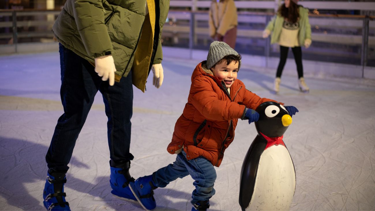 Inauguran pistas de hielo gratis en CDMX y Edomex para disfrutar la Navidad al máximo