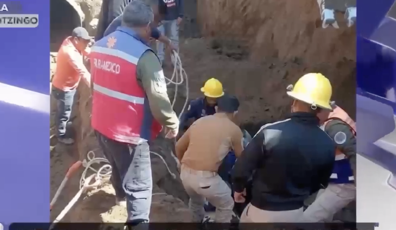 Rescatan a trabajador atrapado en drenaje en Huejotzingo, Puebla; fue trasladado a hospital