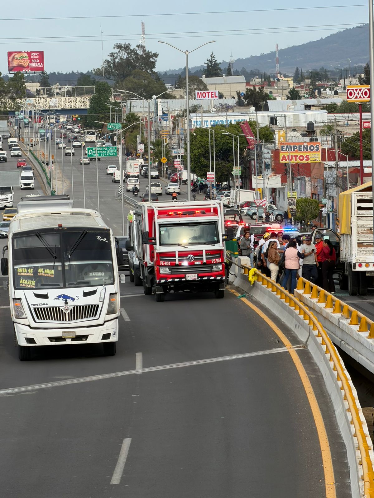 GALERÍA: Carambola provoca cierre vial en puente del entronque de Amalucan: Rutas alternas HOY 6 de abril de 2026