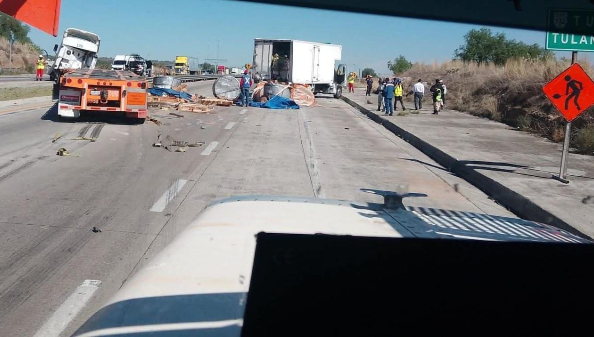 Autobús de pasajeros y tráiler se impactan; hay cierre en el Arco Norte hoy miércoles