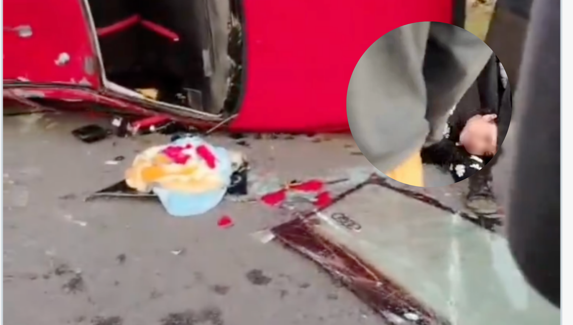 IMÁGENES FUERTES: Tras volcadura, mujer sale proyectada en el Periférico Ecológico hoy jueves