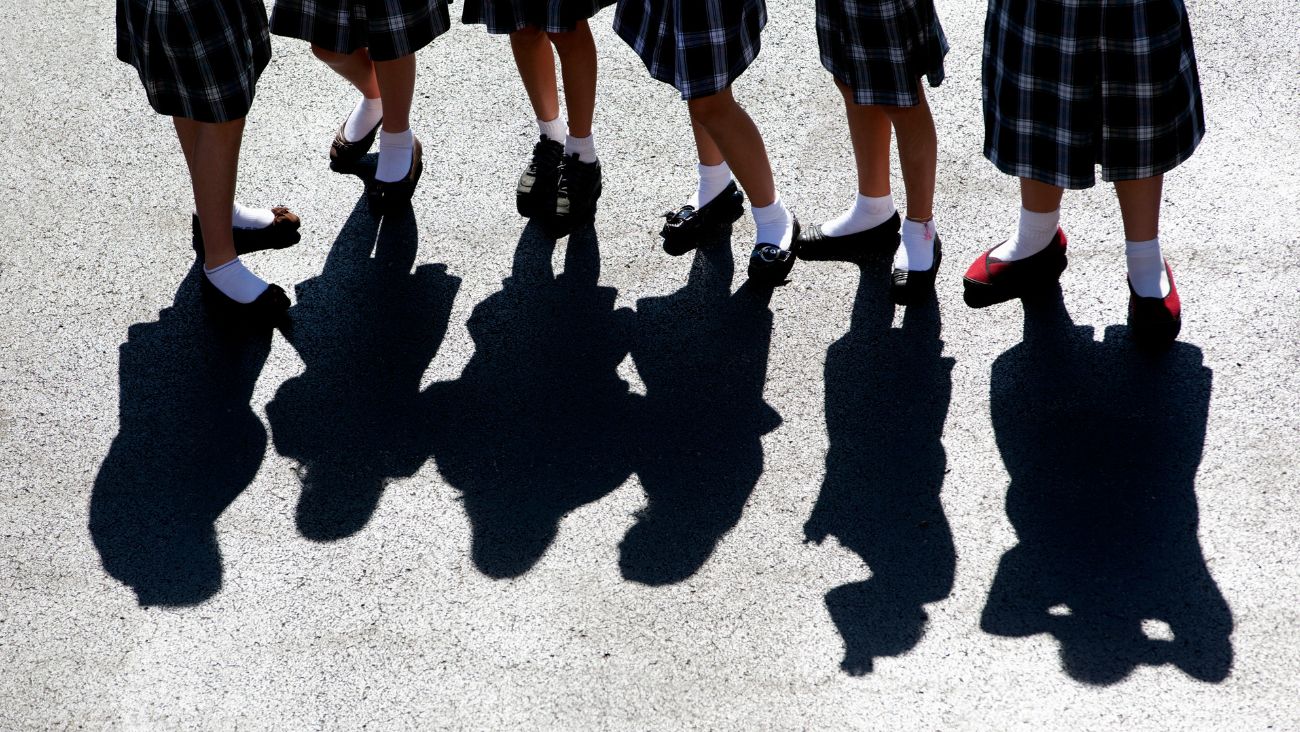 Familias compran uniformes de último momento previo al regreso a clases