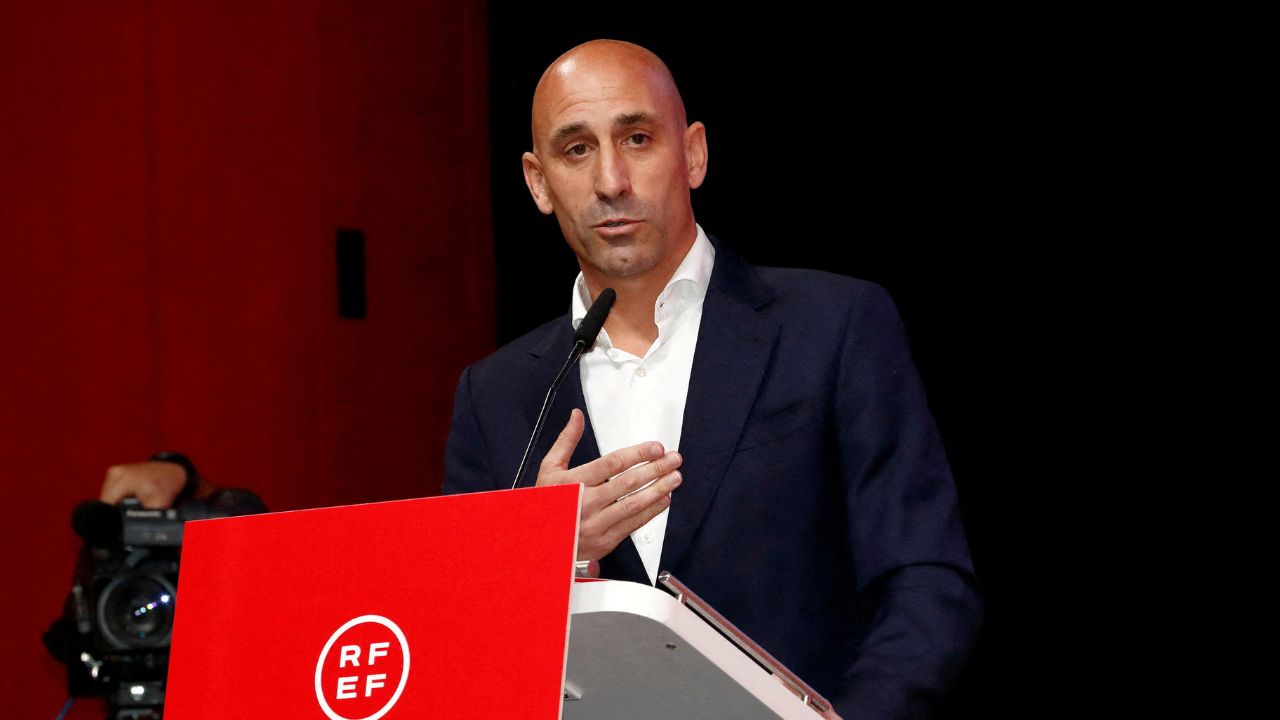 Fiscalía de España procede contra Luis Rubiales por asalto sexual y ...