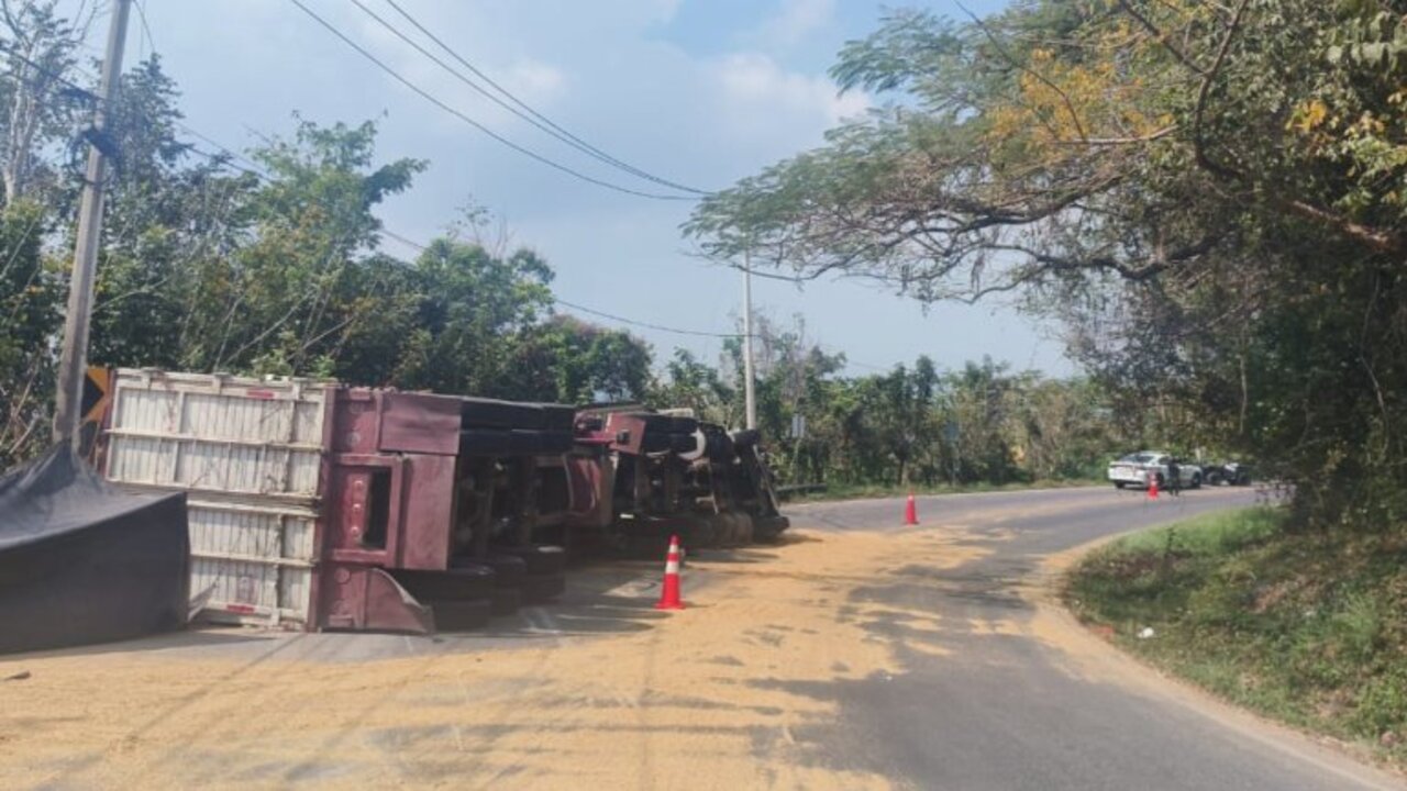 Volcadura de tractocamión en la Pachuca-Tuxpan en Puebla genera cierre parcial: Rutas alternas hoy 4 de abril de 2026