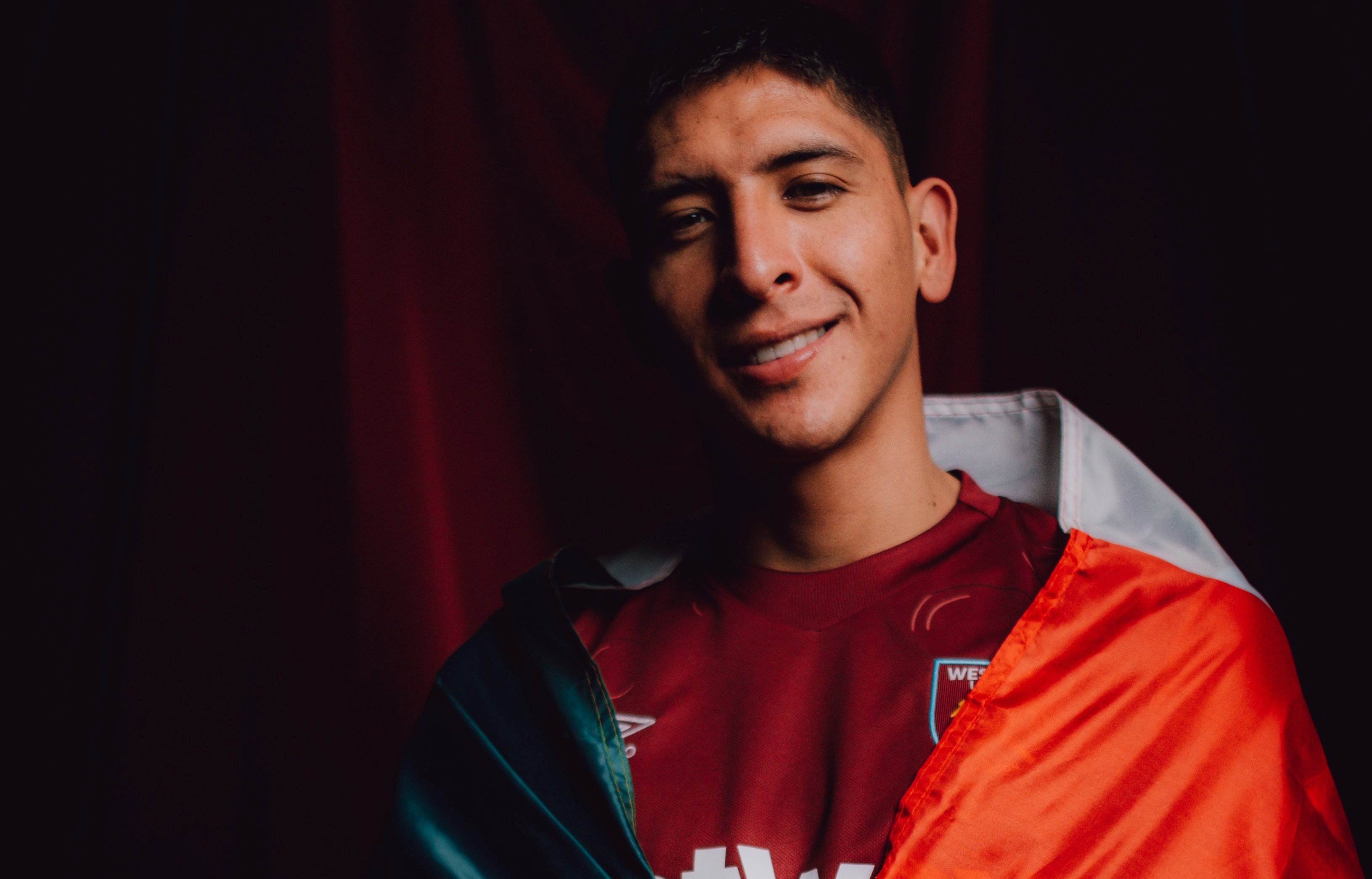 Edson Álvarez sorprende a su pareja con propuesta de matrimonio