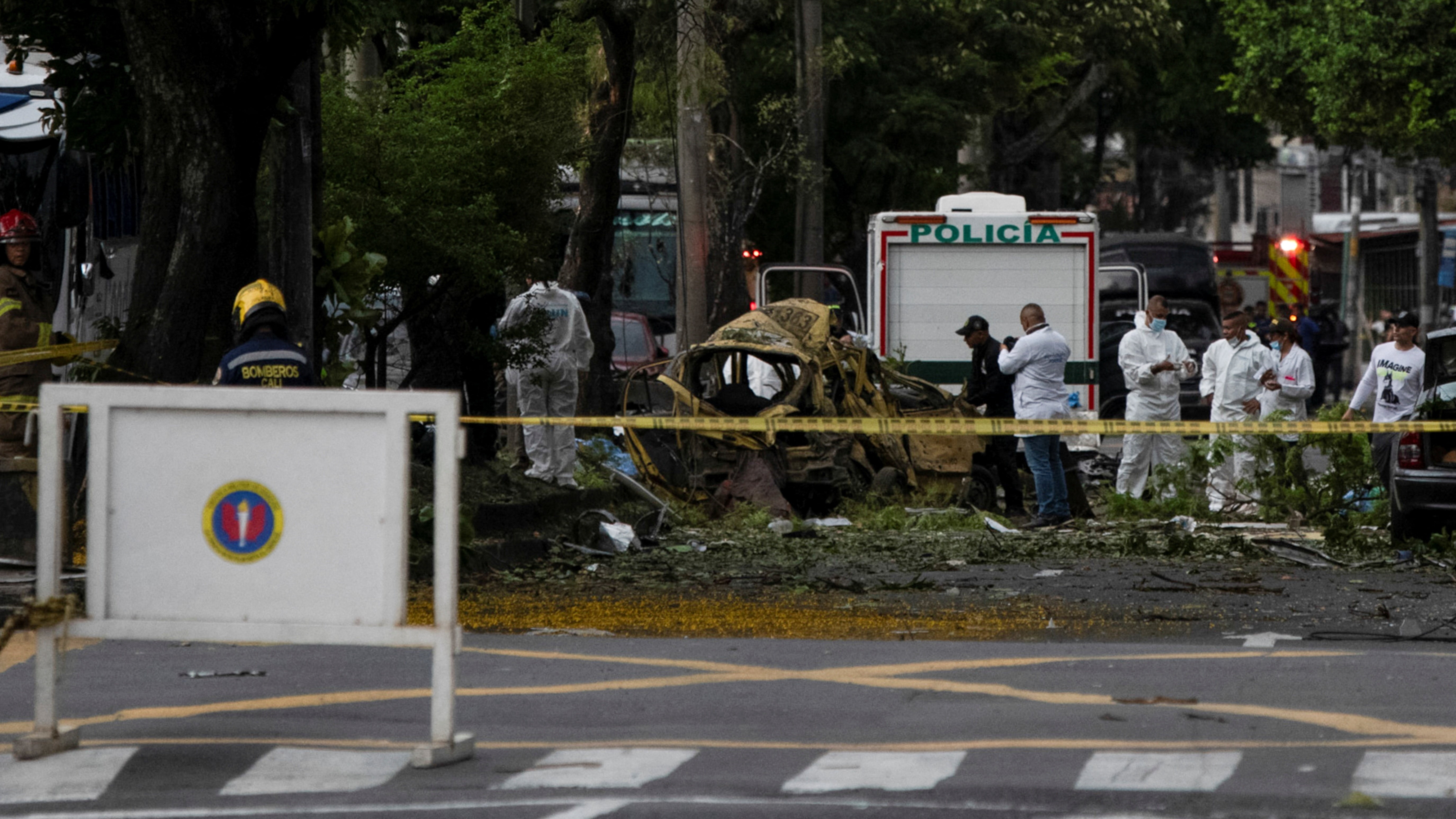 Atentado con carro bomba en Cali deja muertos y decenas de heridos