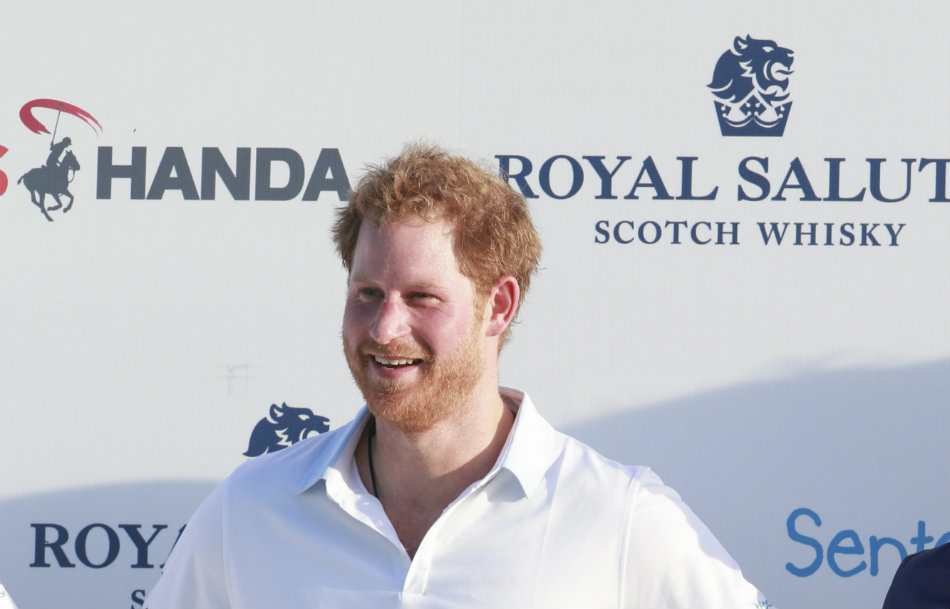 Príncipe Harry habla sobre Diana y cuestiona a la familia real