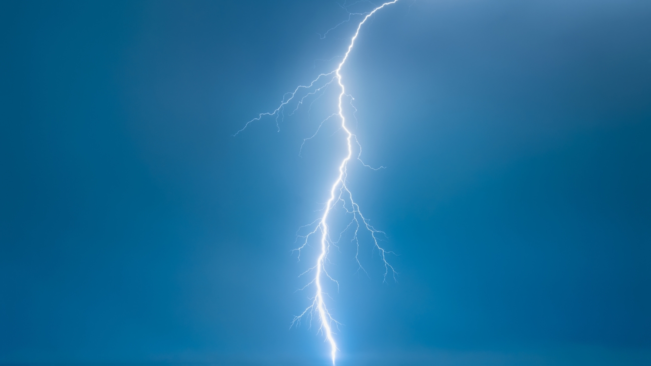 VIDEO: NASA graba rayo que viaja hacia el espacio