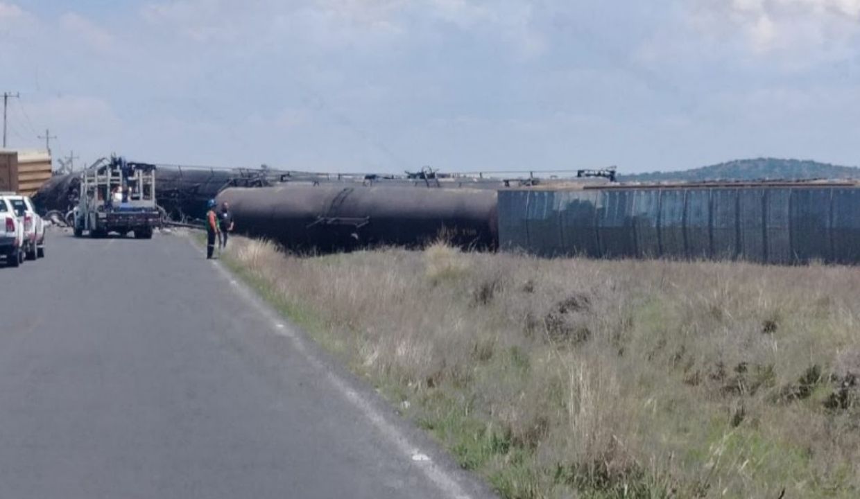 VIDEO: Tren se descarrilla en Yauhquemehcan, Tlaxcala, hoy domingo; transportaba material inflamable