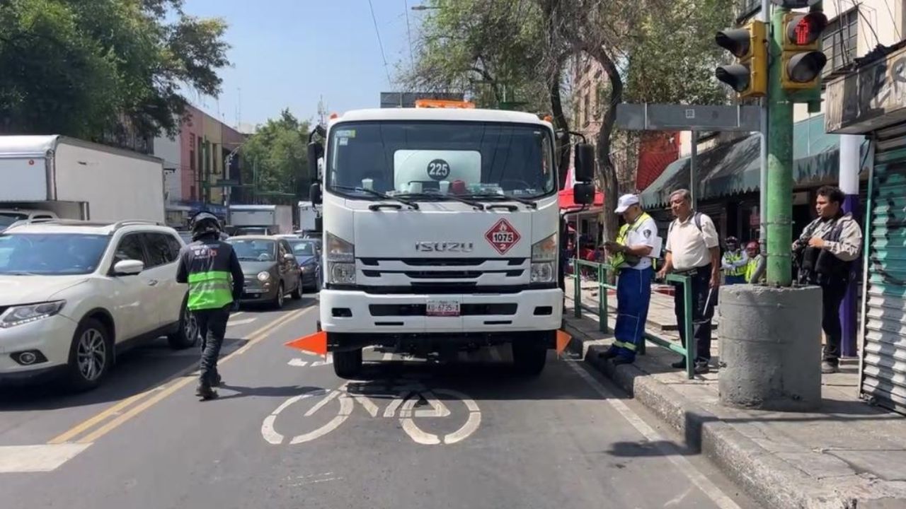 VIDEO: Copiloto de pipa de gas muere en pleno Centro Histórico; así se vio la zona