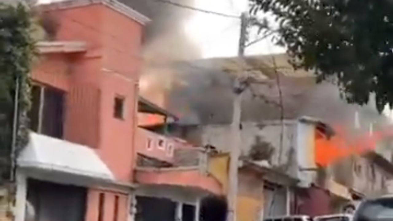 Mujer pierde la vida tras incendio de su vivienda en la XDMX