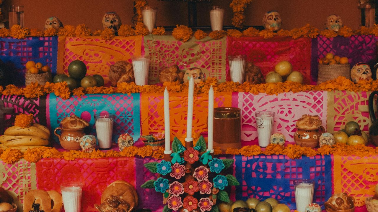 Día de muertos: ¿Qué pasa si te robas o quitas algo de la ofrenda?
