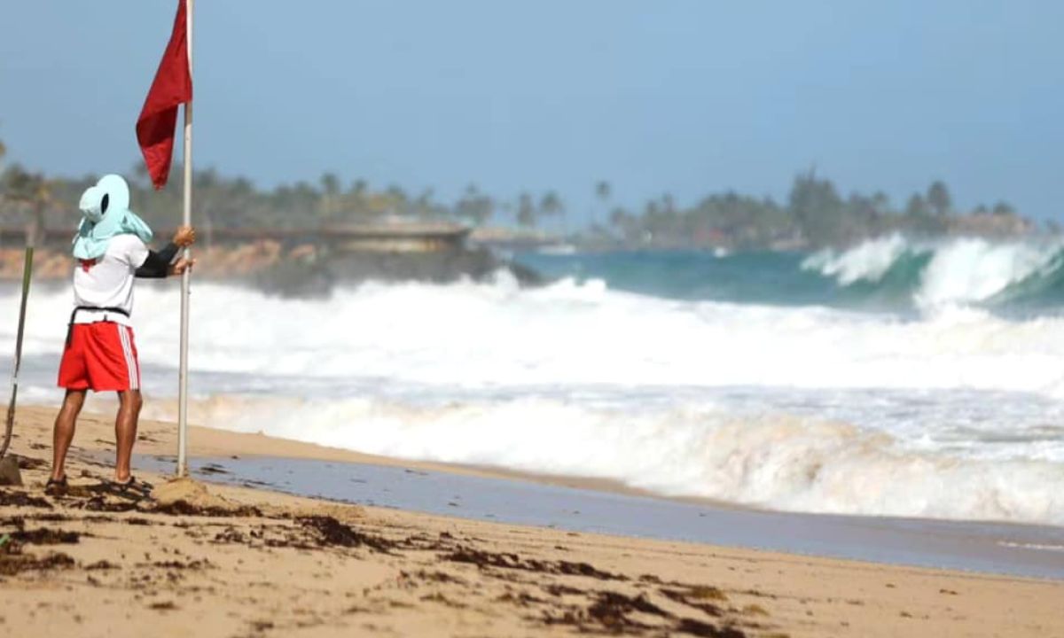 Puerto Rico: Padre muere ahogado al salvar a sus hijas en playa