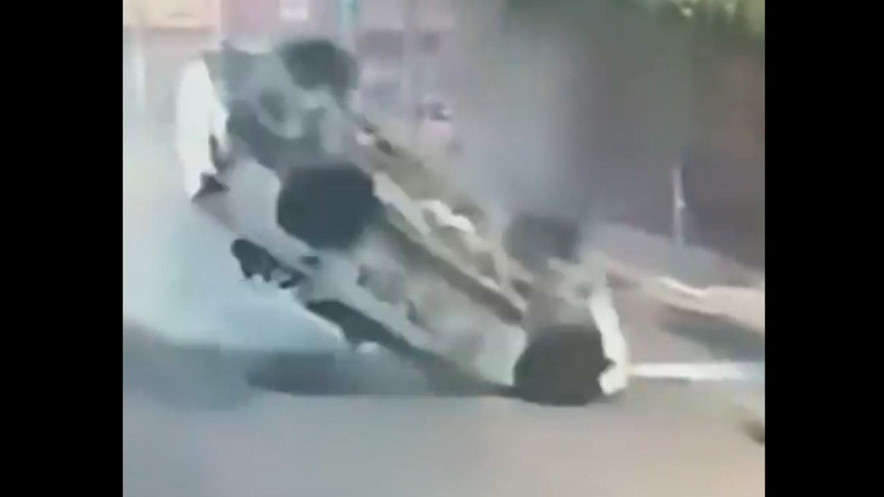 VIDEO: Patrulla en persecución choca con médico que iba a una emergencia y vuelca dos veces en Lima