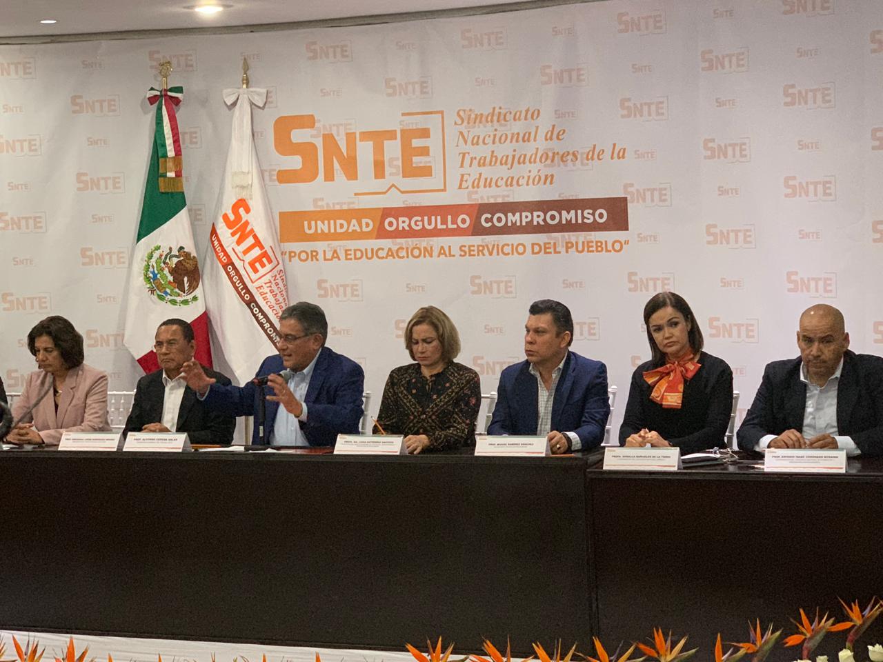 SNTE celebra iniciativa para modificar Reforma Educativa