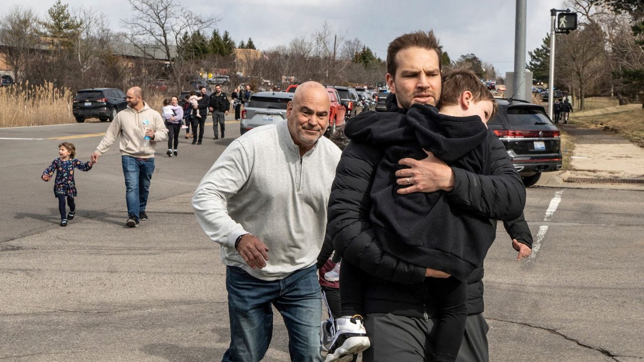 Tiroteo en Michigan: Muere atacante tras estrellar auto contra sinagoga