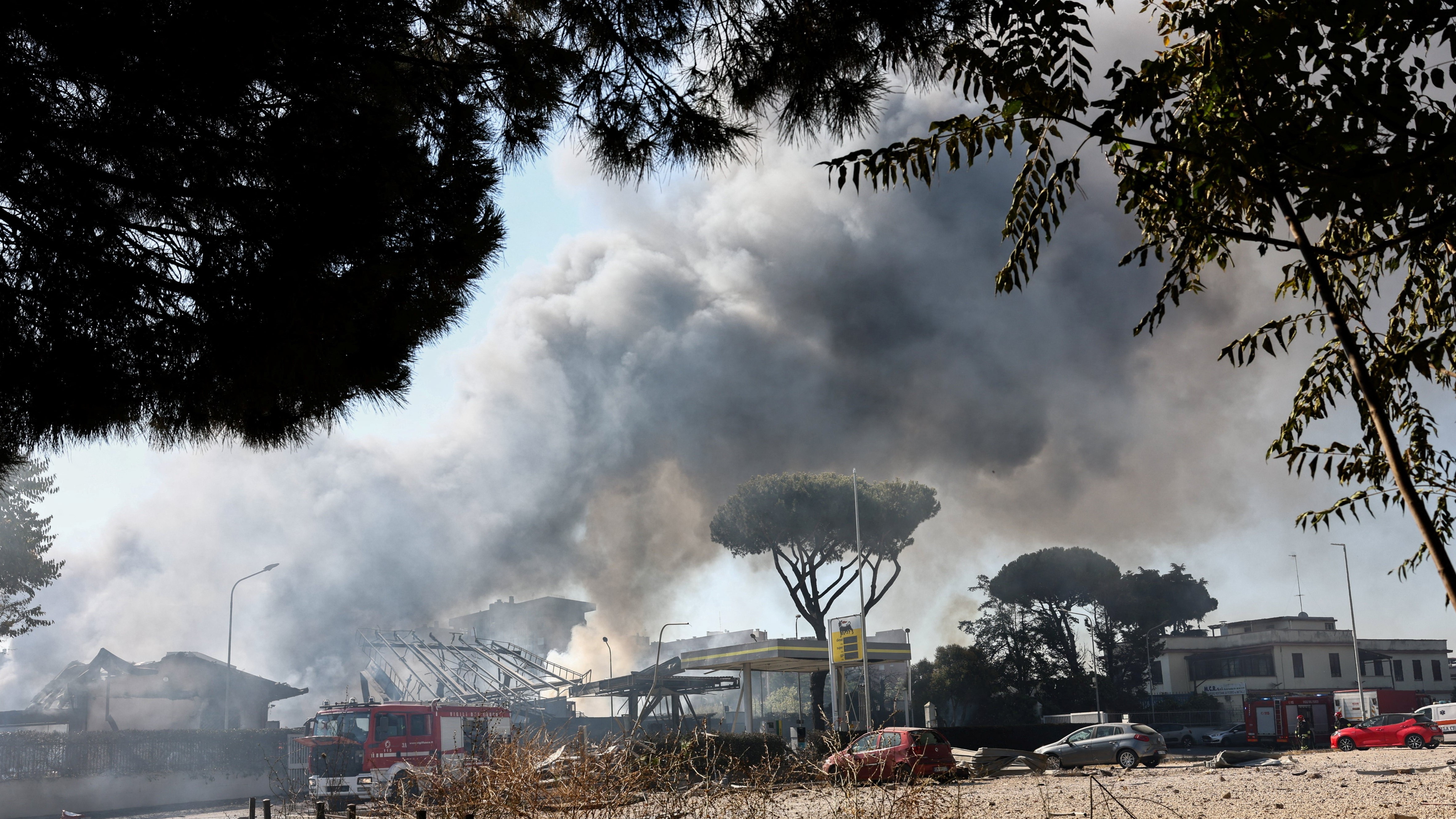 Explosión en gasolinera de Roma deja decenas de heridos (VIDEO)