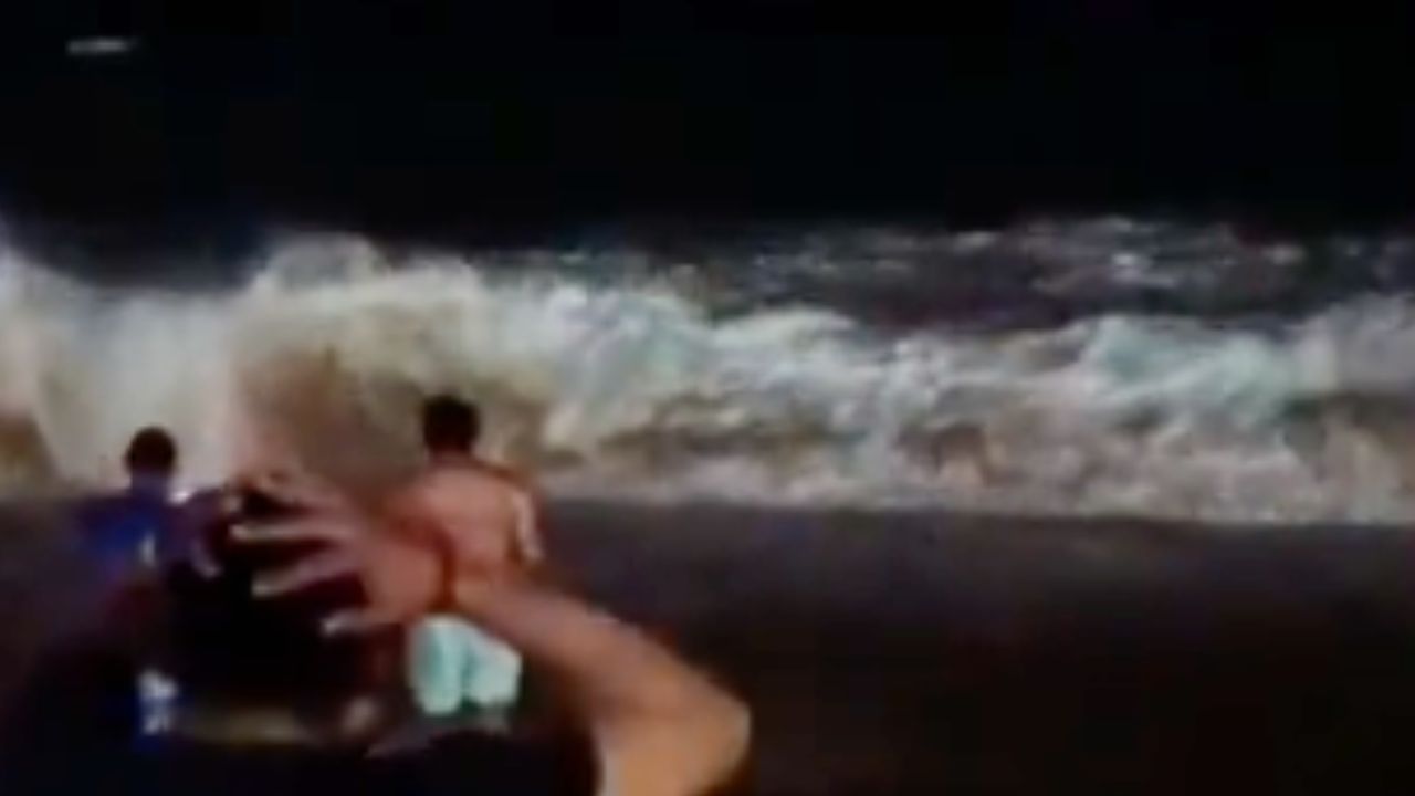 VIDEO SENSIBLE: 'No te vayas'; así trataron de reanimar a turista tras morir ahogado en Acapulco