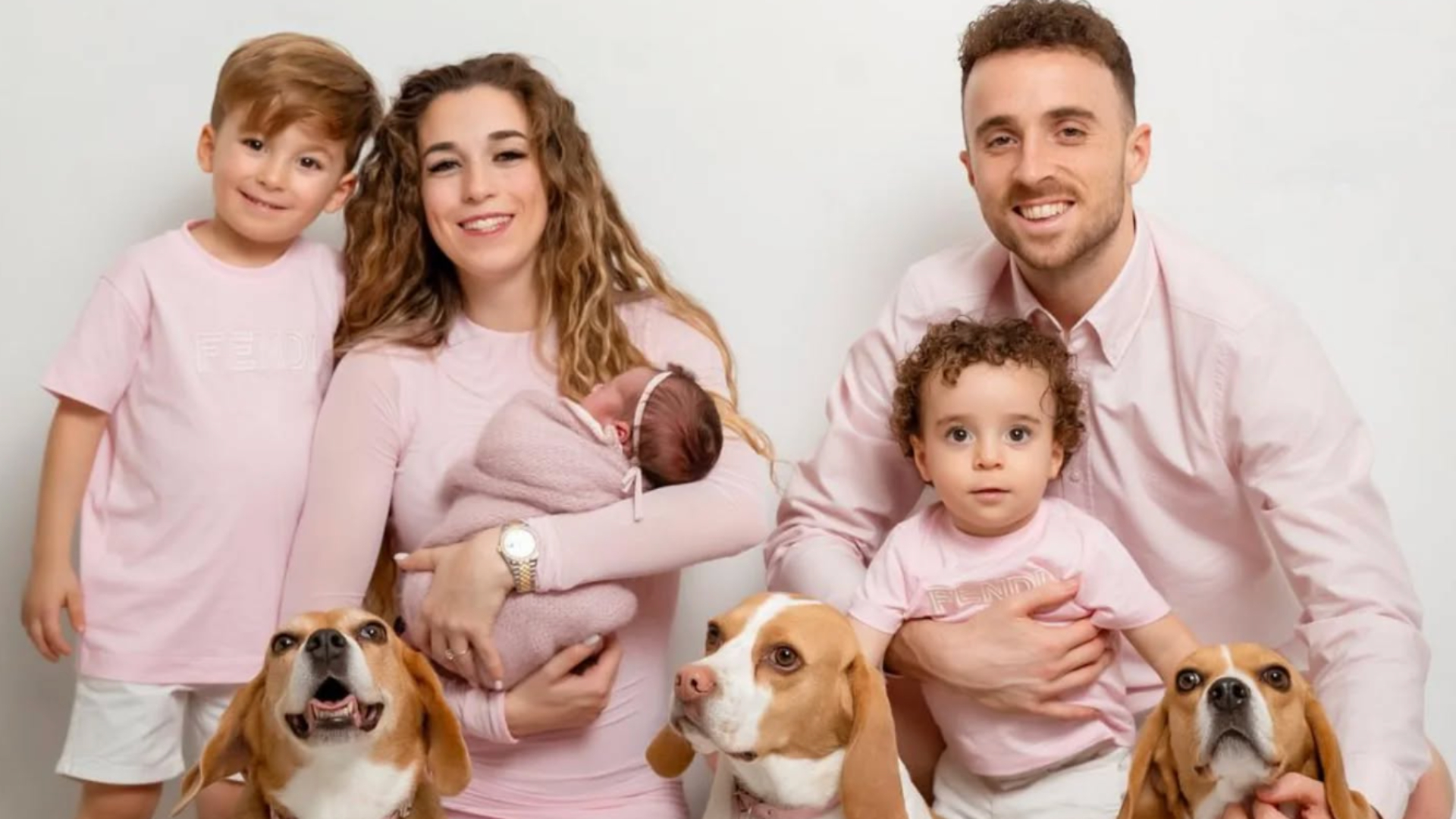 Diogo Jota: así era su familia, con 3 hijos pequeños y una esposa que se  casó con él 10 días antes de su muerte