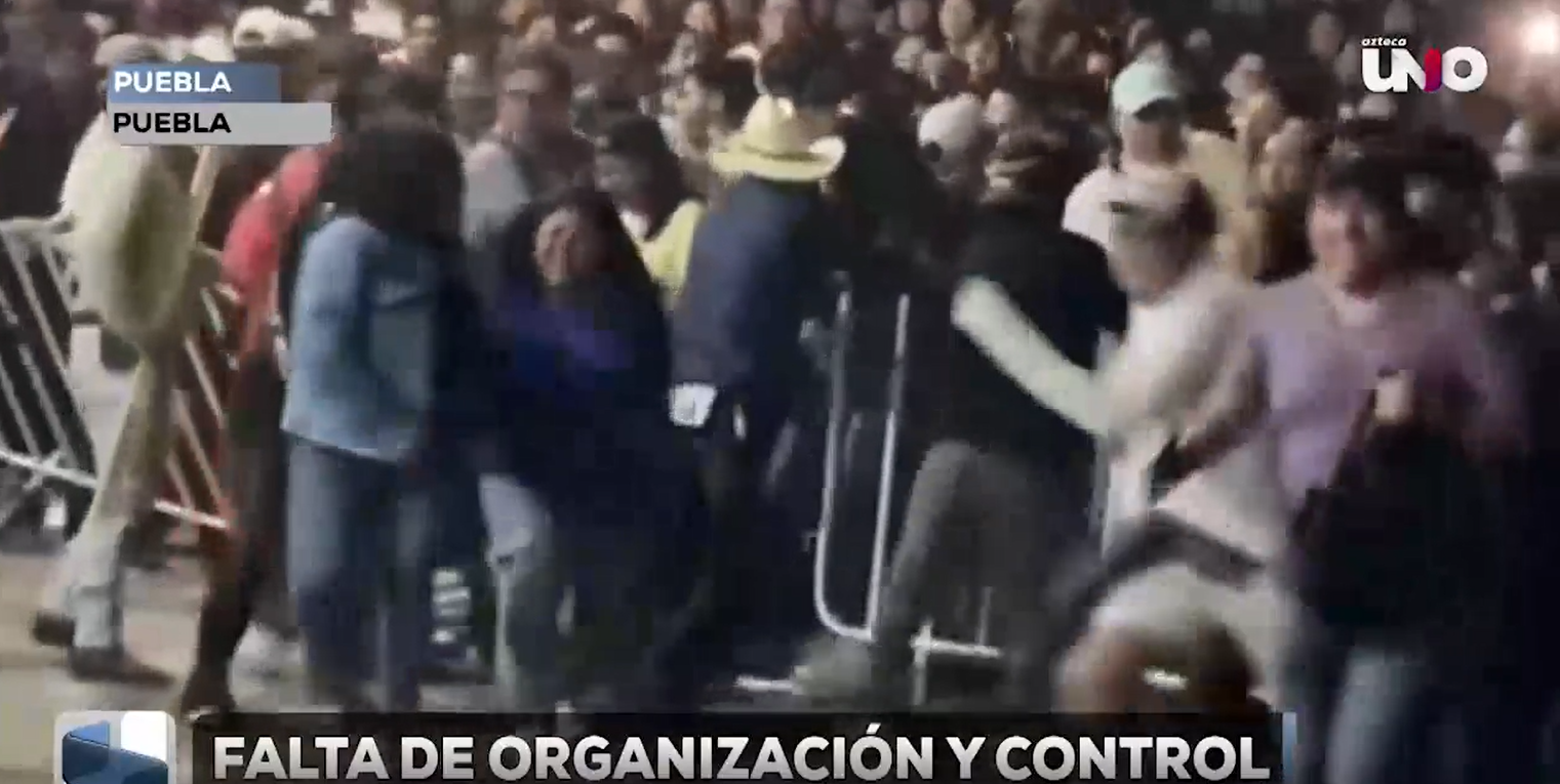 CAOS en la Feria de Puebla 2026: Empujones y aglomeraciones en el show de Calvin Harris exhiben una vez más la falta de organización del gobierno estatal.