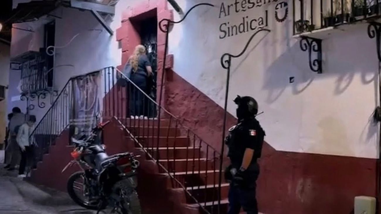 Hombres armados asaltan tianguis artesanal de Taxco y se llevan 2 millones de pesos en oro y plata