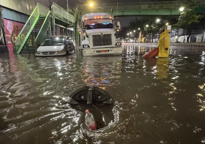 Lluvias en CDMX: Inundaciones y encharcamientos se reportan en las 16