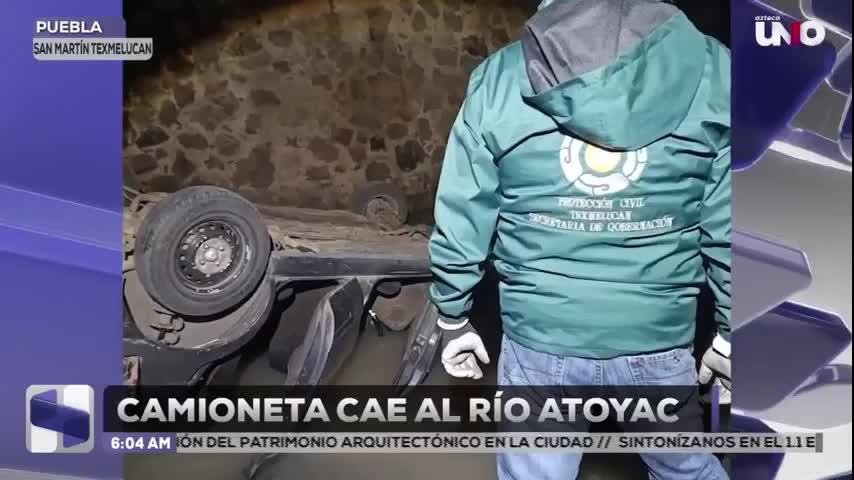 Camioneta cae al río Atoyac en San Martín Texmelucan