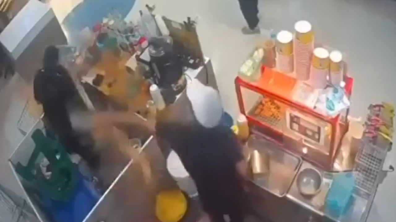 VIDEO FUERTE: Captan presunta agresión con aceite HIRVIENDO a joven de 19 años; esto se sabe