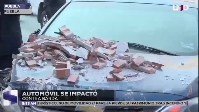 Choque en Periférico Ecológico hoy: vehículo se impacta contra vivienda en San Bartolo y deja un lesionado