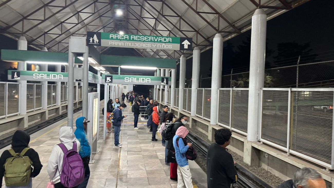 Líneas del Metro con retrasos de 30 minutos; Metrobús sin servicio en una línea y lento avance