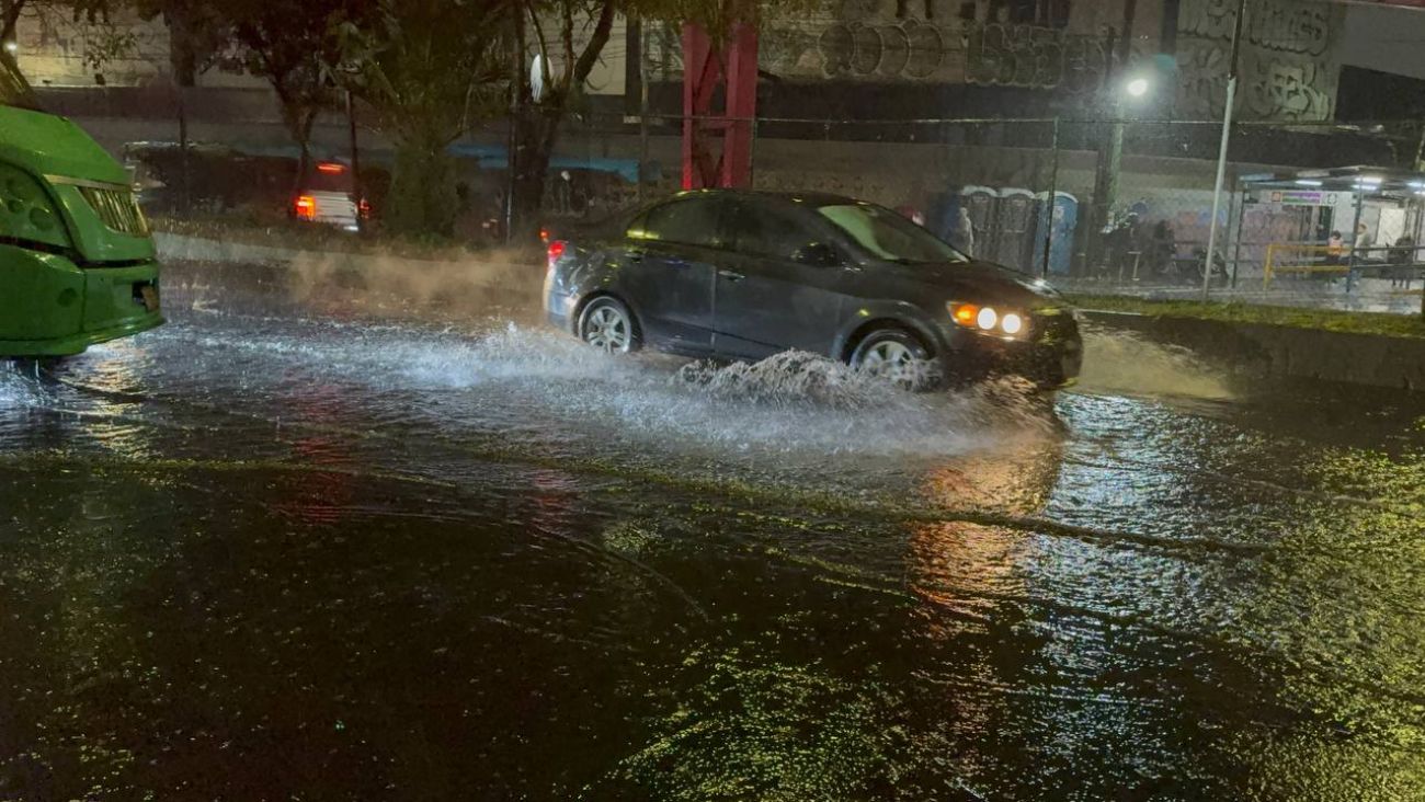 Autos arrastrados, granizadas y todos los desastres que dejó la lluvia de este 17 de marzo en Edomex