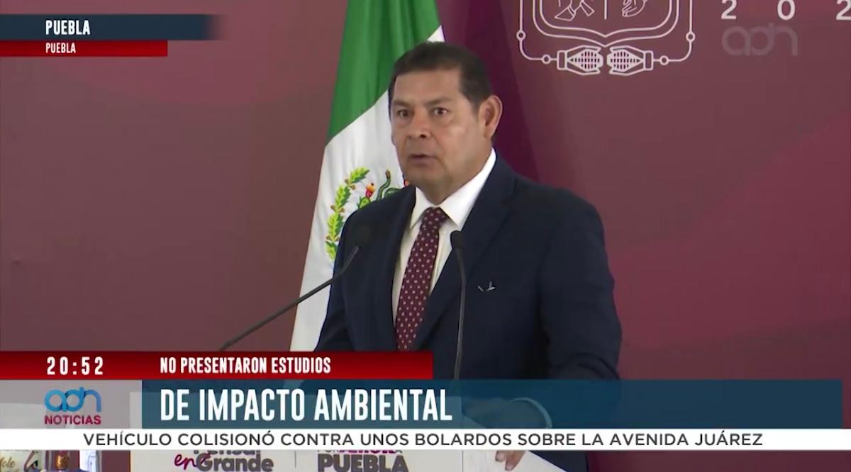 ¡En el congelador! El gobierno de Alejandro Armenta sigue sin entregar los dictámenes de impacto ambiental, permisos municipales y estudios técnicos del cablebús solicitados mediante exhortos ante el Congreso Local, aseguran legisladores de la oposición.