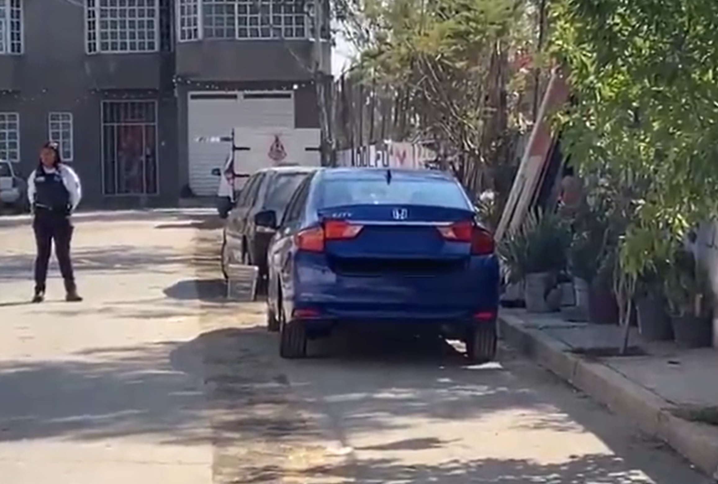 Localizan vehículo implicado en muerte de hombre arrastrado en Iztapalapa
