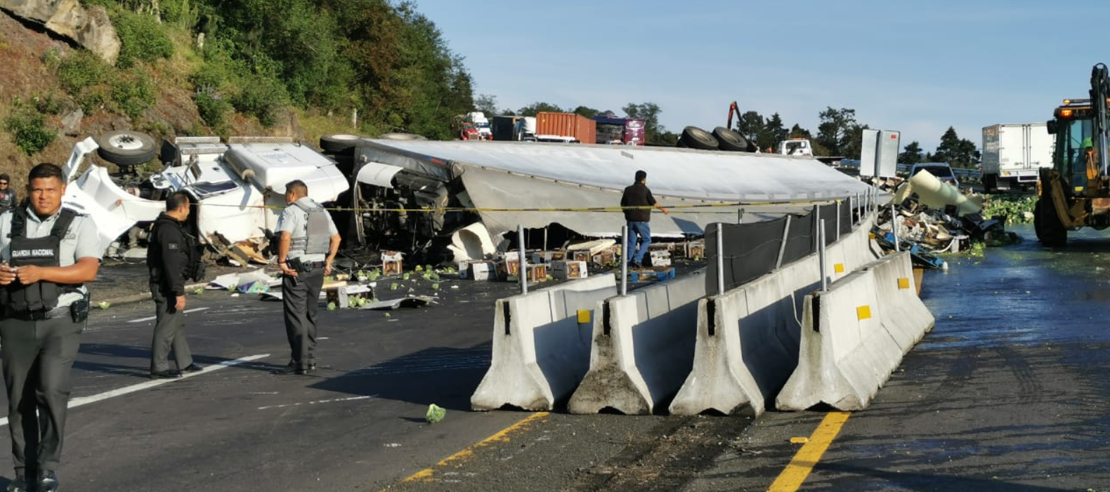 Vuelca tráiler en la carretera Xalapa-Perote en Veracruz